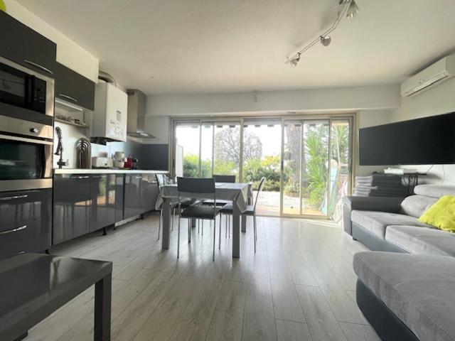 Appartement Face A La Mer Et Au Port Saint Laurent Du Var Avec Jardin Privatif Εξωτερικό φωτογραφία